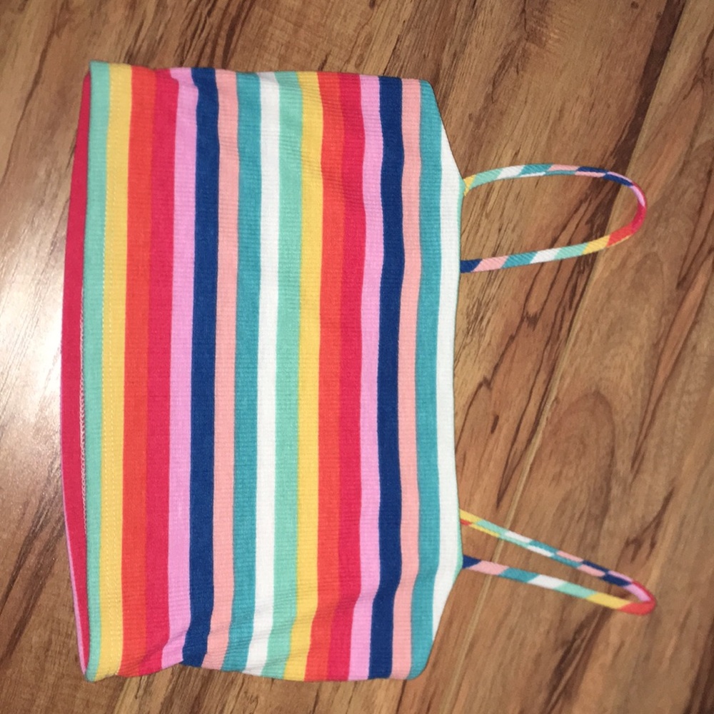 SÚPER CUTE crop top.
